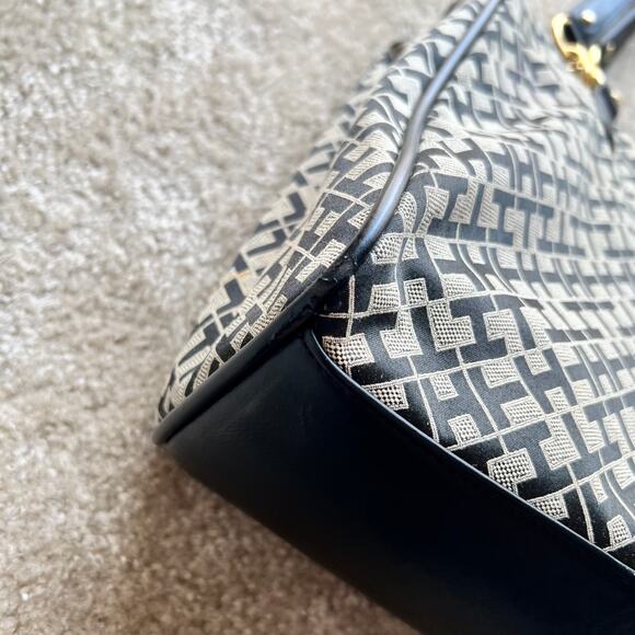 Tommy Hilfiger Signature "TH" Logo Black & Tan Large Canvas Purse 2019 - Picture 12 of 16